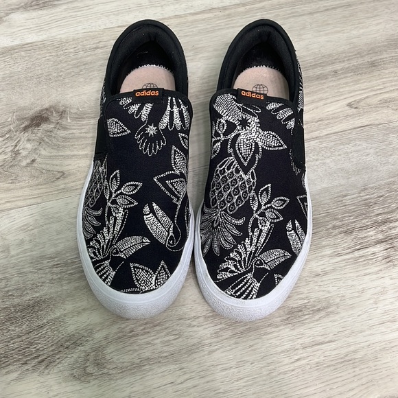 Men’s Adidas Slip On Shoes - Picture 3 of 9